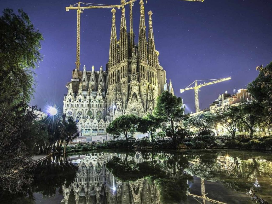 https://barcelonahacks.com/wp-content/uploads/2025/04/sagrada-familia-by-night-reflection-1041x781.jpg